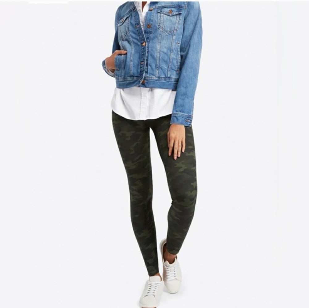 COPY - Spanx Look At Me Now Cropped Seamless Leggings in Sage Green Camo